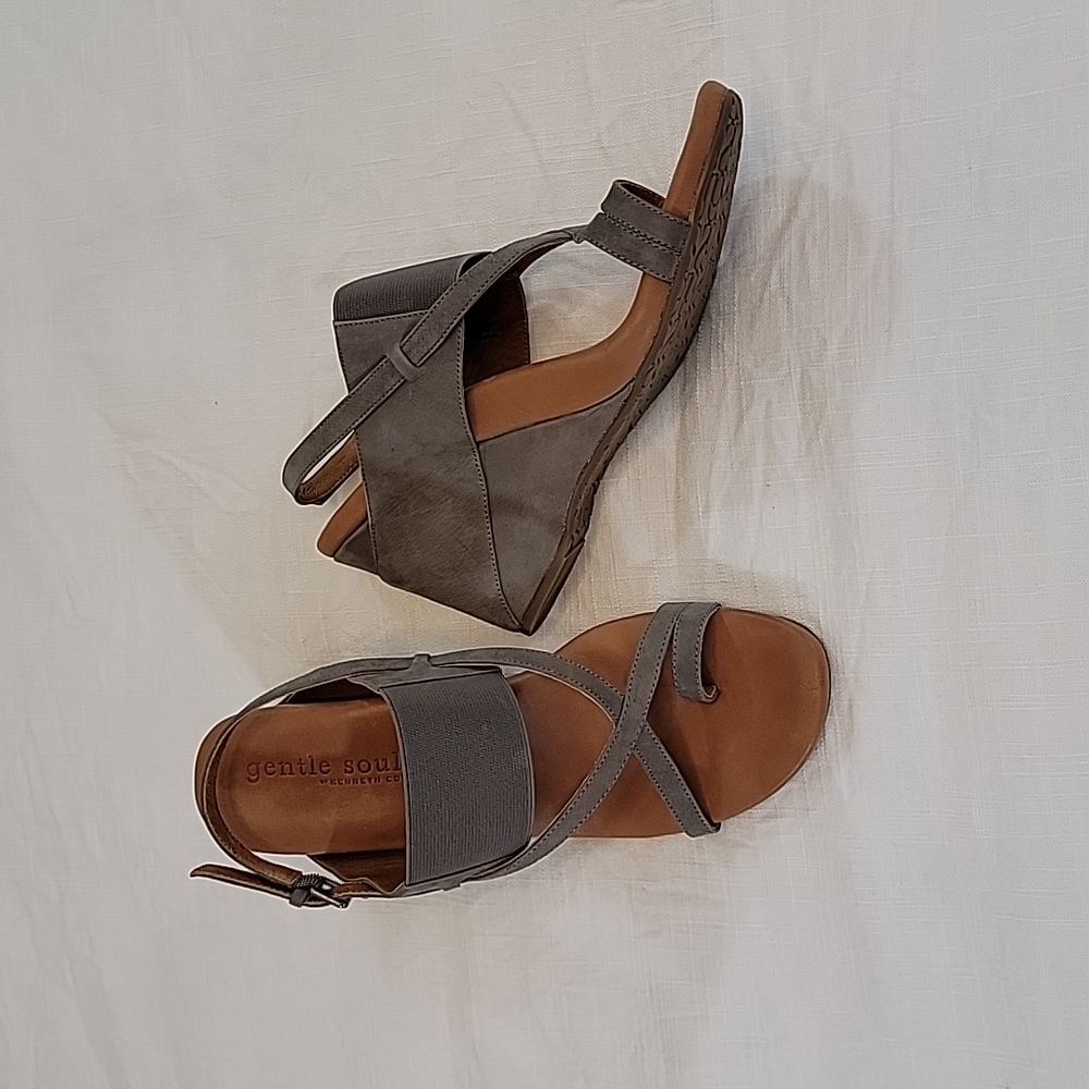 Gentle Souls by Kenneth Cole Size 10 Grey Leather Wedge Sandals NIB